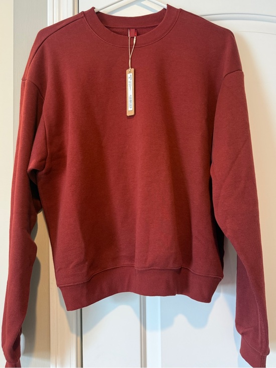 SKIMS Tops - Skims Crewneck Sweatshirt Size Medium in Merlot New with tags!!